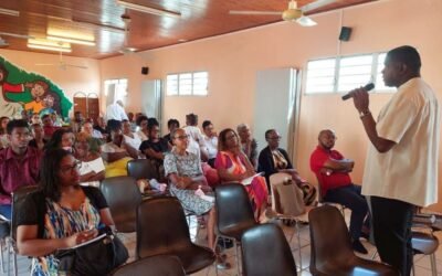 Les catéchumènes rassemblés autour de la Parole