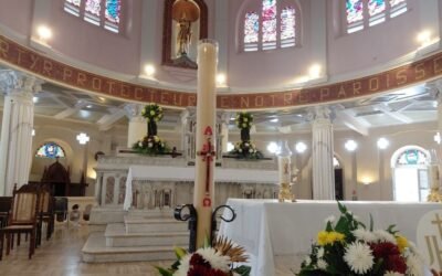 Le cierge pascal : lumière du Christ ressuscité